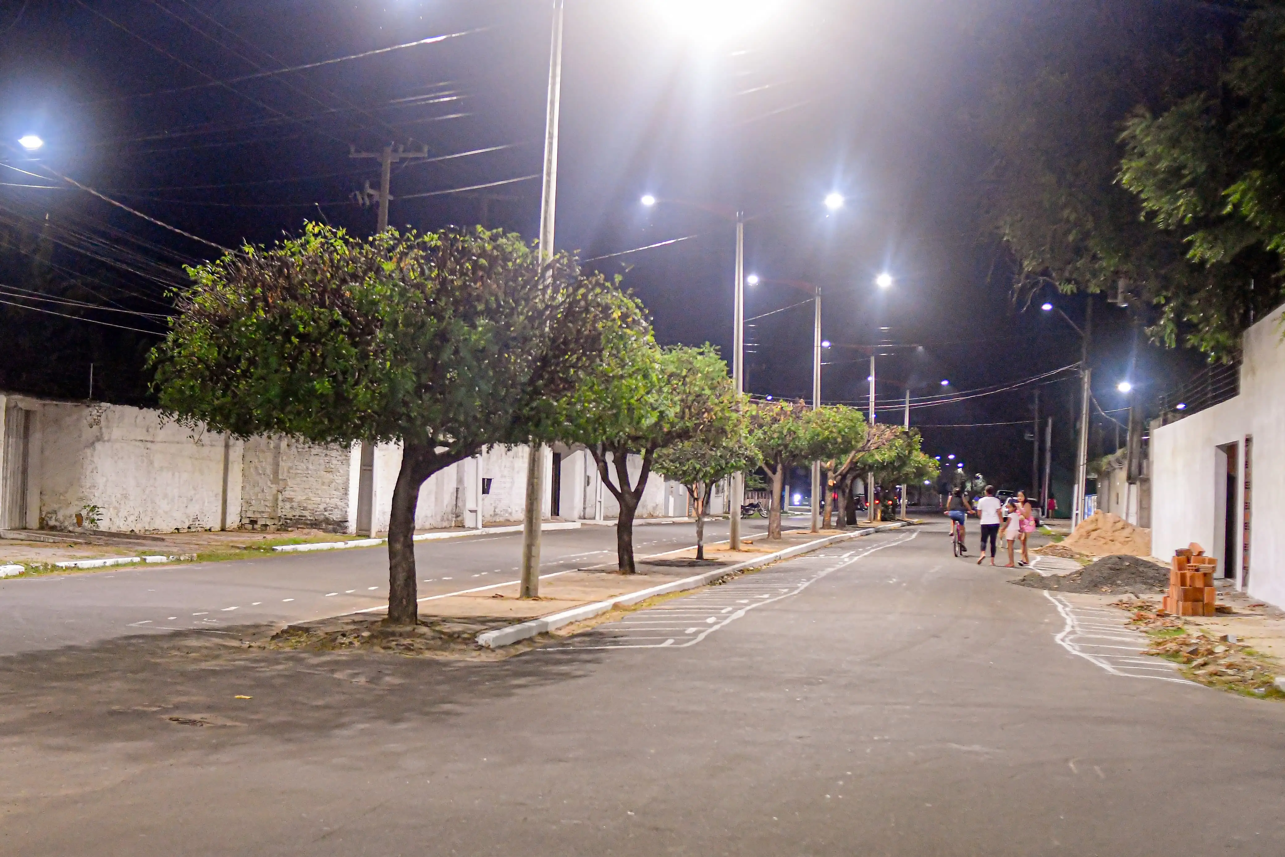 Foto 3 – Investimento em iluminação pública transforma a Avenida Dr. José Anselmo em Codó