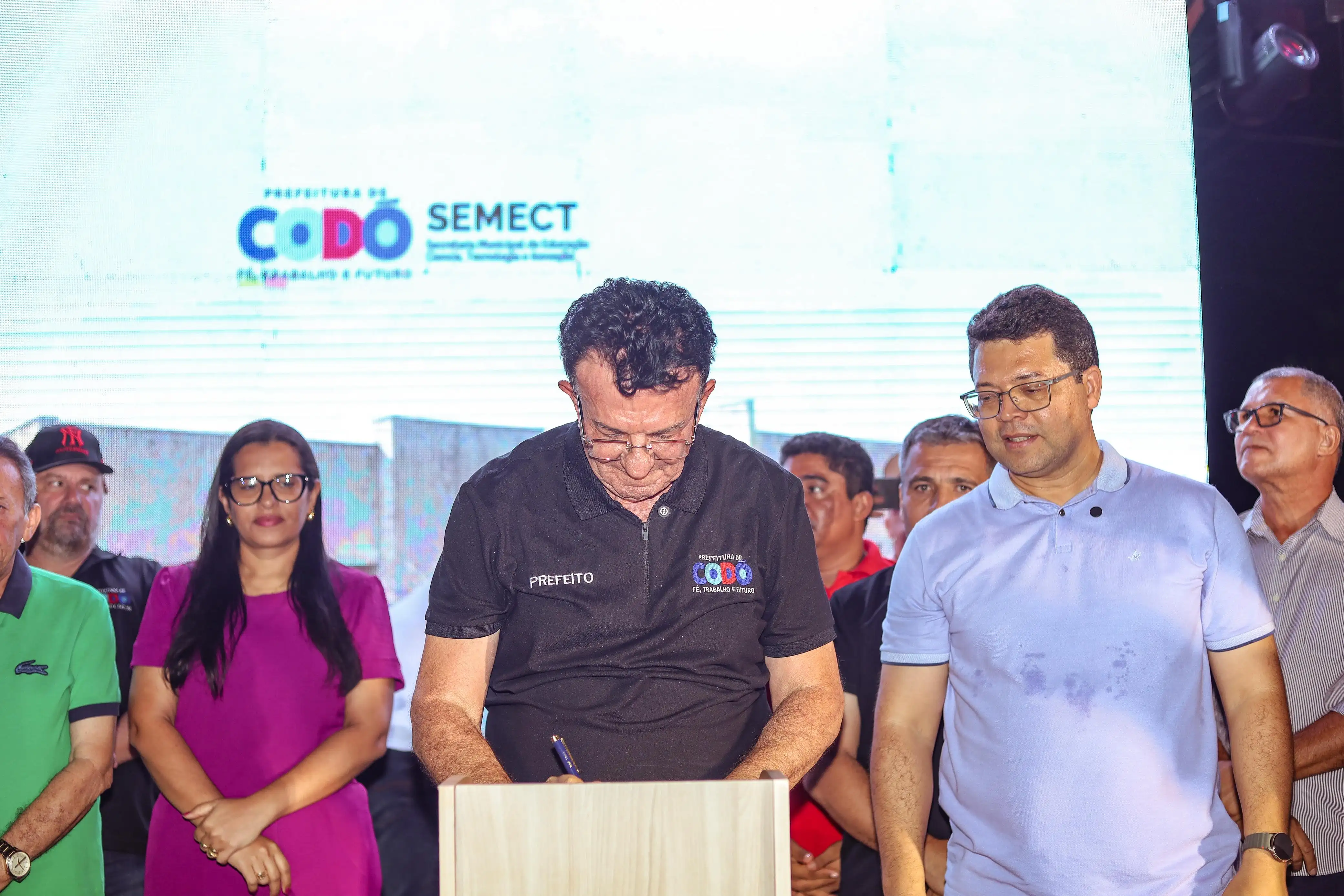 Galeria de imagens - Foto 6 da notícia: Prefeitura de Codó assina ordem de serviço para retomada da obra da creche Proinfância em tempo integral no Residencial Trizidela