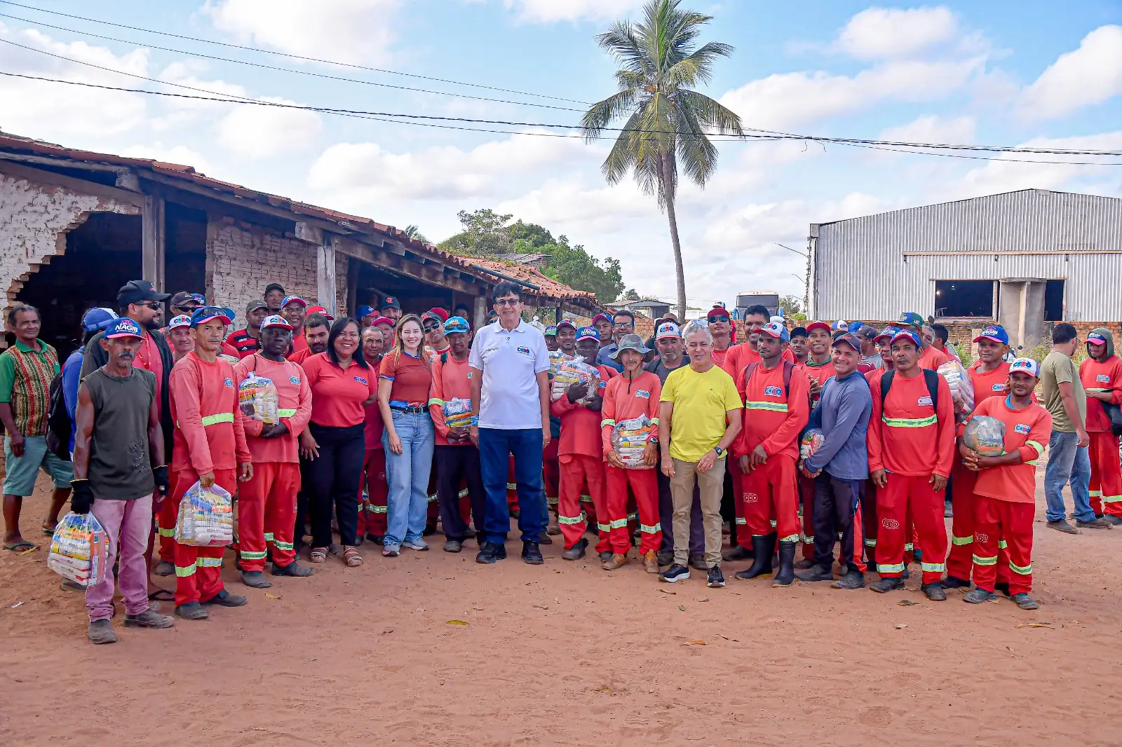 Foto 7 – Servidores da limpeza pública de Codó recebem apoio e reconhecimento da gestão municipal
