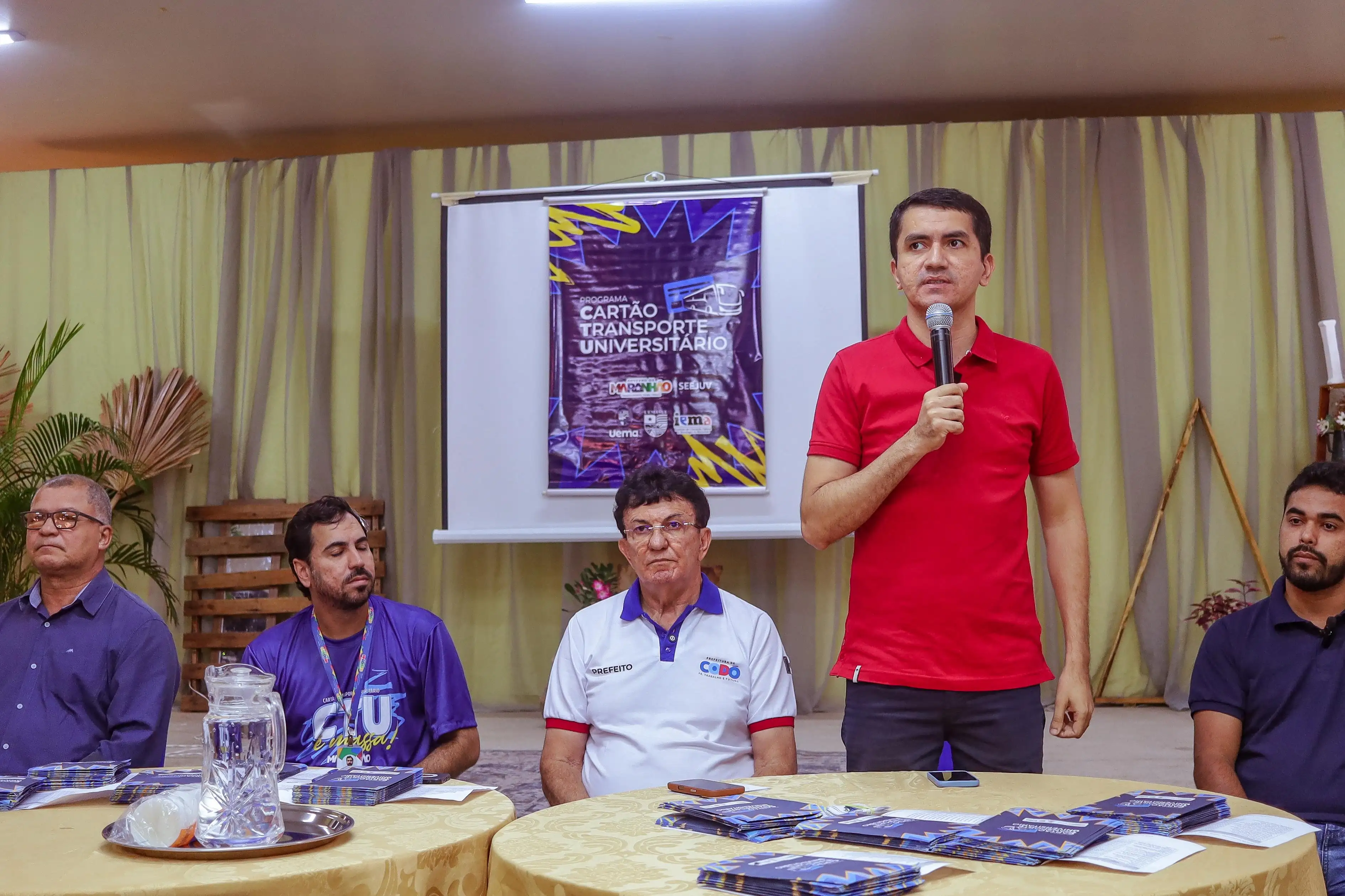 Galeria de imagens - Foto 5 da notícia: Estudantes codoenses recebem cartões do Programa Cartão Transporte Universitário