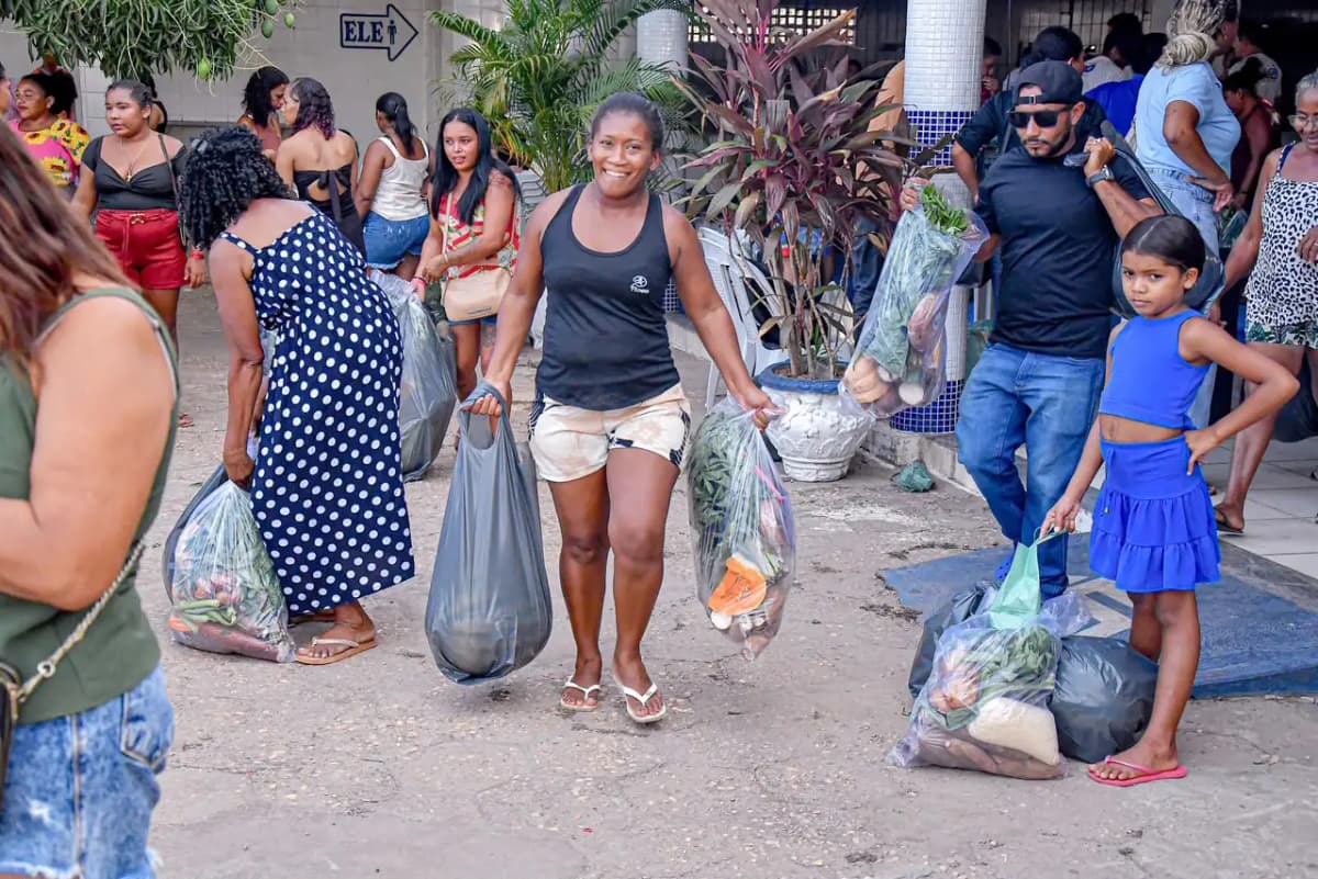 Foto 4 – Famílias de quatro bairros de Codó são beneficiadas com cestas verdes