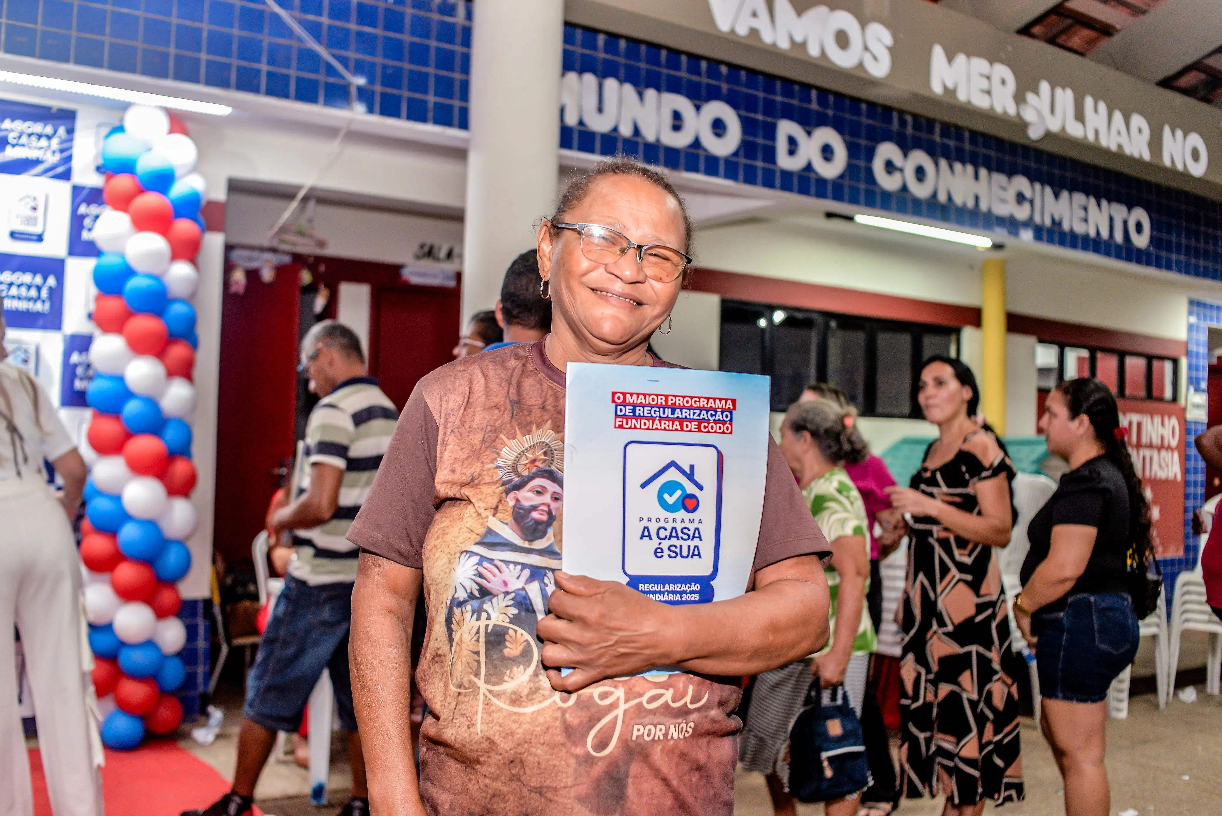 Moradores do bairro Santa Terezinha em Codó recebem títulos de propriedade de imóveis