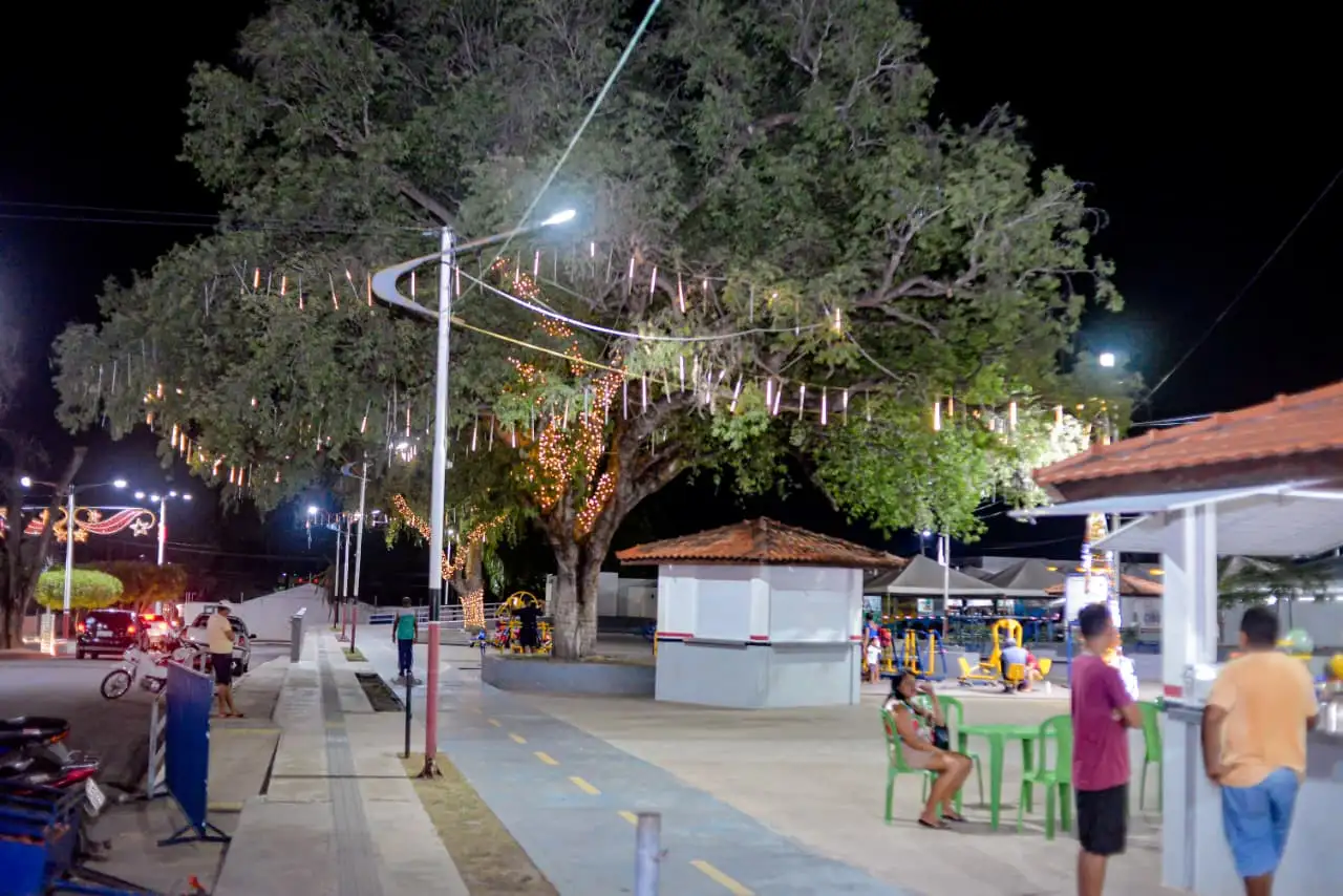 Galeria de imagens - Foto 22 da notícia: Codó dá início à magia do Natal com a abertura oficial do “Natal Encantado – Fé, Paz e Luz”