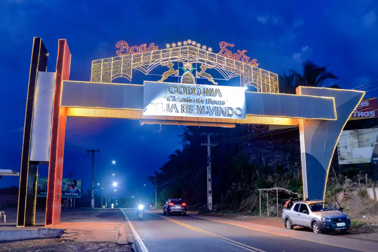 Galeria de imagens - Foto 13 da notícia: Codó dá início à magia do Natal com a abertura oficial do “Natal Encantado – Fé, Paz e Luz”