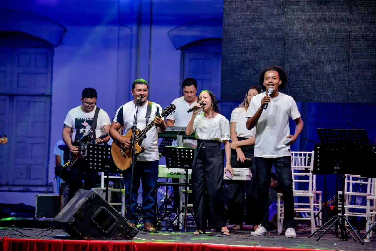 Galeria de imagens - Foto 2 da notícia: Codó dá início à magia do Natal com a abertura oficial do “Natal Encantado – Fé, Paz e Luz”