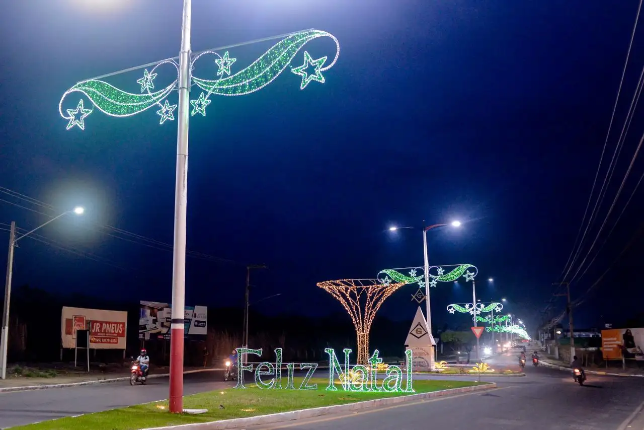 Galeria de imagens - Foto 28 da notícia: Codó dá início à magia do Natal com a abertura oficial do “Natal Encantado – Fé, Paz e Luz”