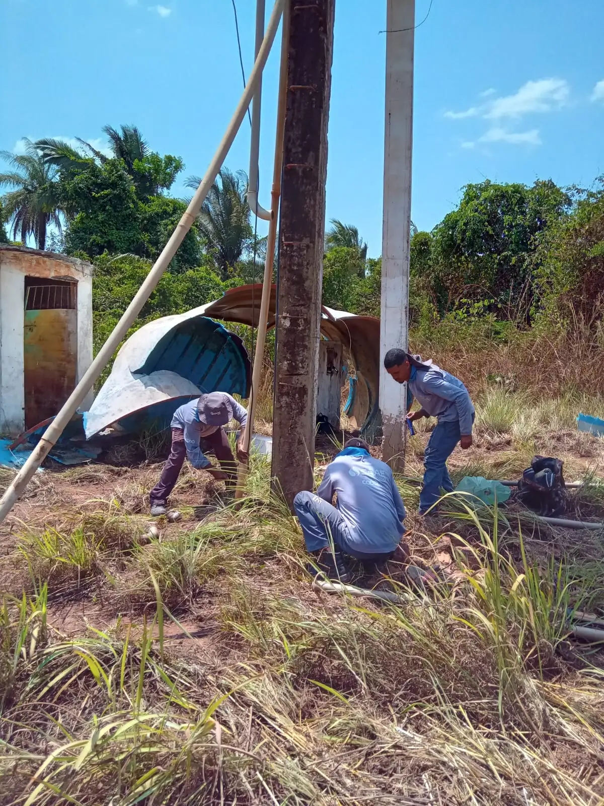 Galeria de imagens - Foto 1 da notícia: Após desabamento de caixa d’Água no povoado Santa Joana, SAAE age rápido e normaliza abastecimento na comunidade