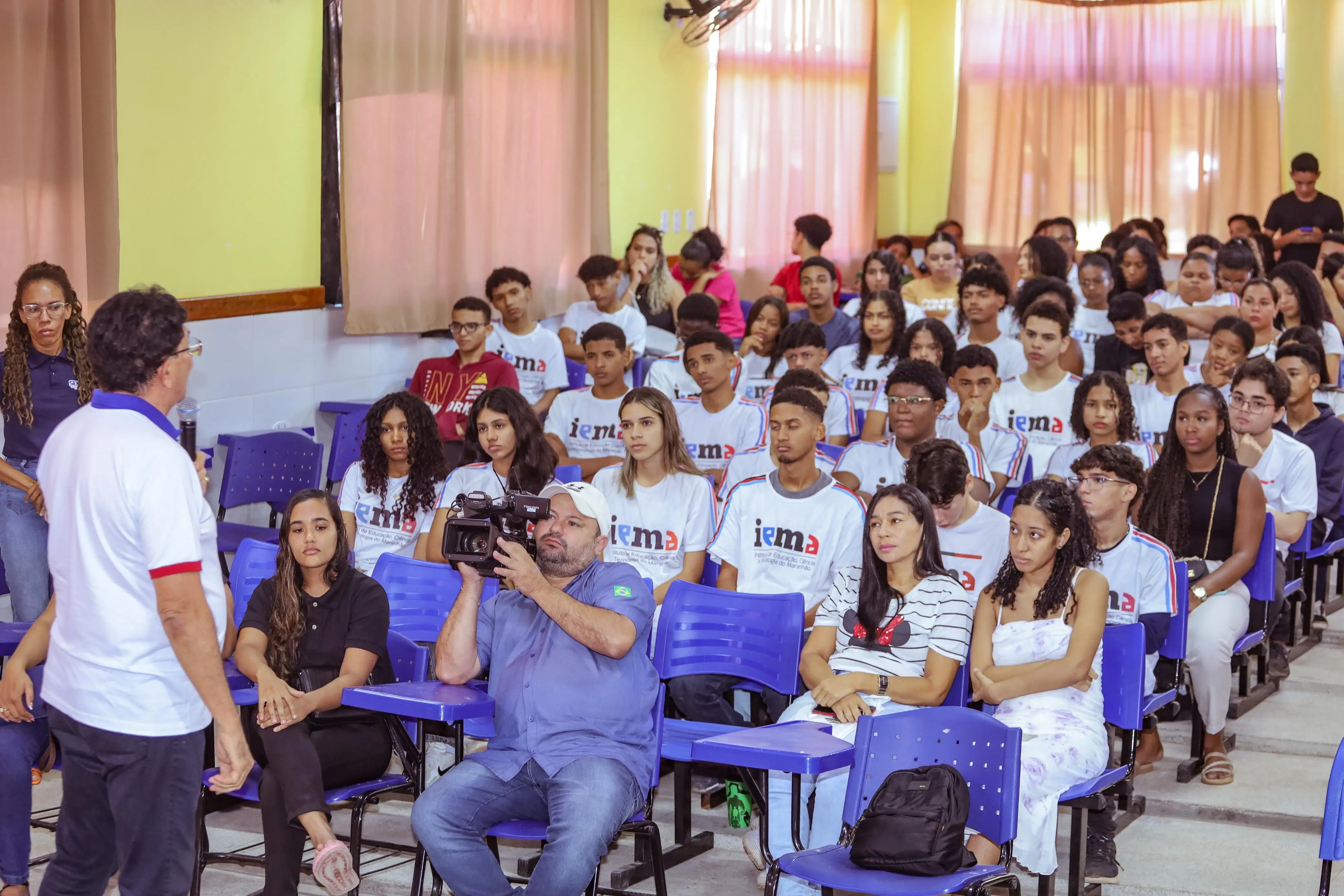 Galeria de imagens - Foto 2 da notícia: Estudantes codoenses recebem cartões do Programa Cartão Transporte Universitário