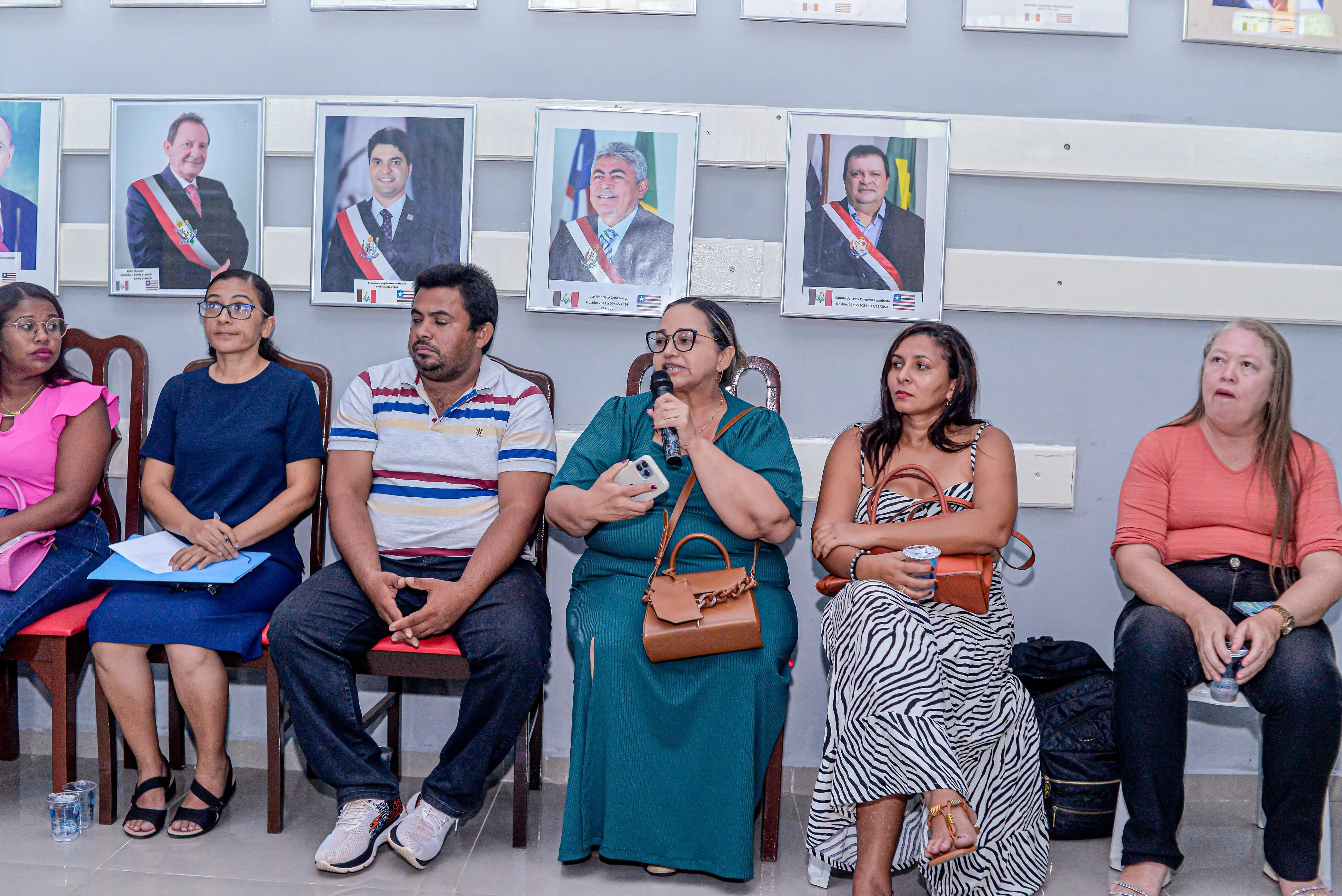 Galeria de imagens - Foto 9 da notícia: Prefeito Chiquinho FC se reúne com gestores municipais para discutir demandas da educação