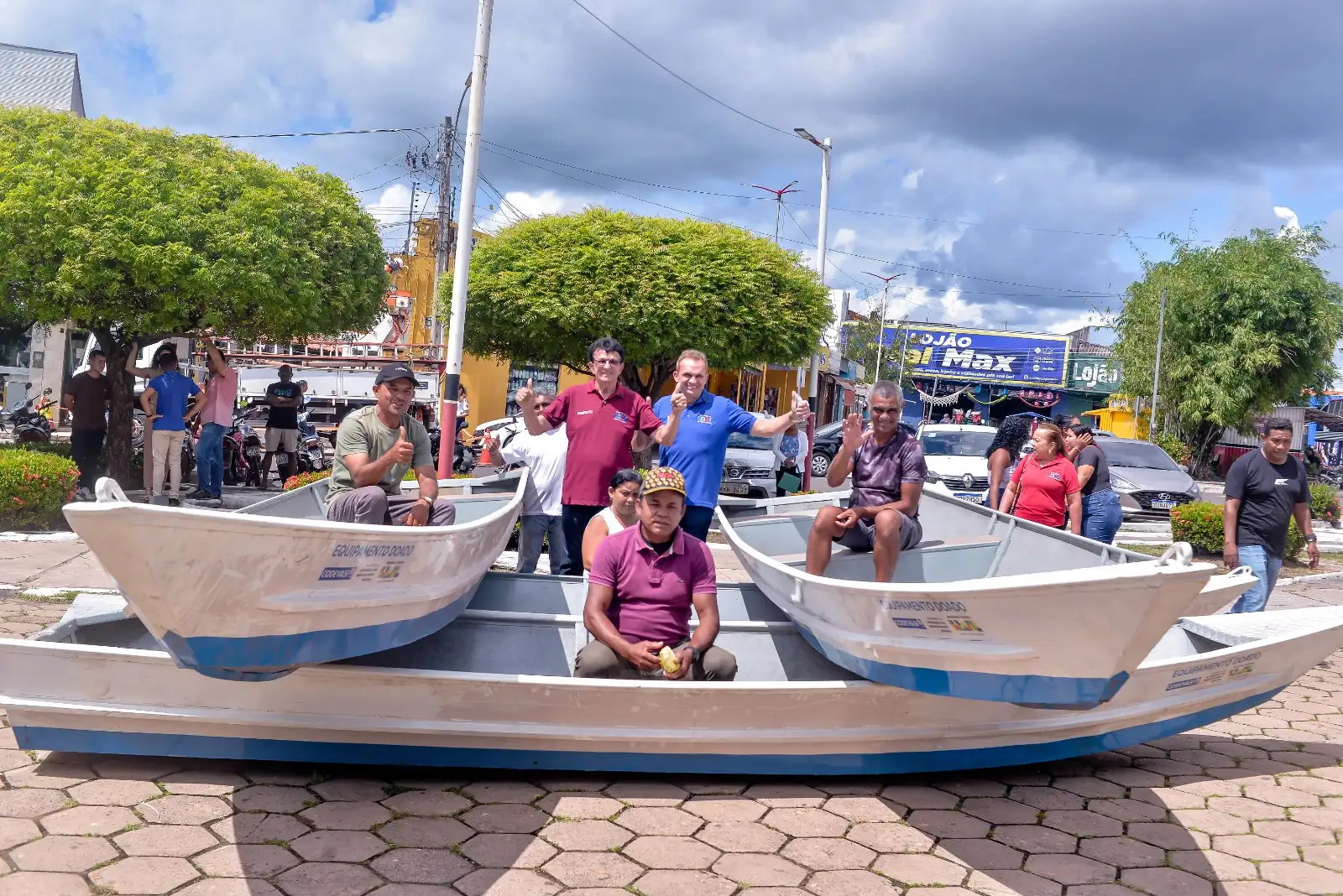 Codó avança com entrega de equipamentos para pescadores e serviços de saúde