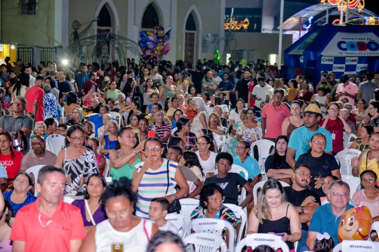 Galeria de imagens - Foto 5 da notícia: Codó dá início à magia do Natal com a abertura oficial do “Natal Encantado – Fé, Paz e Luz”