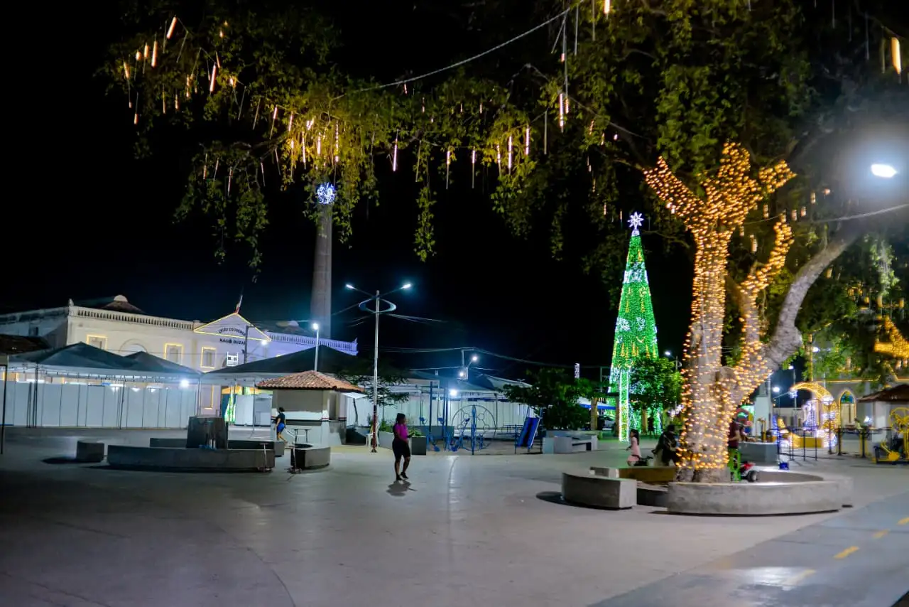 Galeria de imagens - Foto 16 da notícia: Codó dá início à magia do Natal com a abertura oficial do “Natal Encantado – Fé, Paz e Luz”