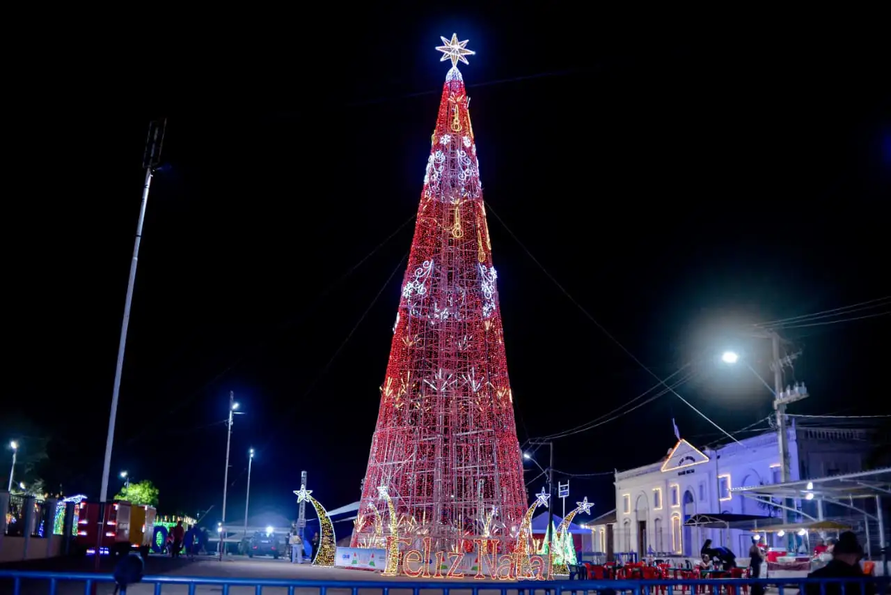 Galeria de imagens - Foto 21 da notícia: Codó dá início à magia do Natal com a abertura oficial do “Natal Encantado – Fé, Paz e Luz”