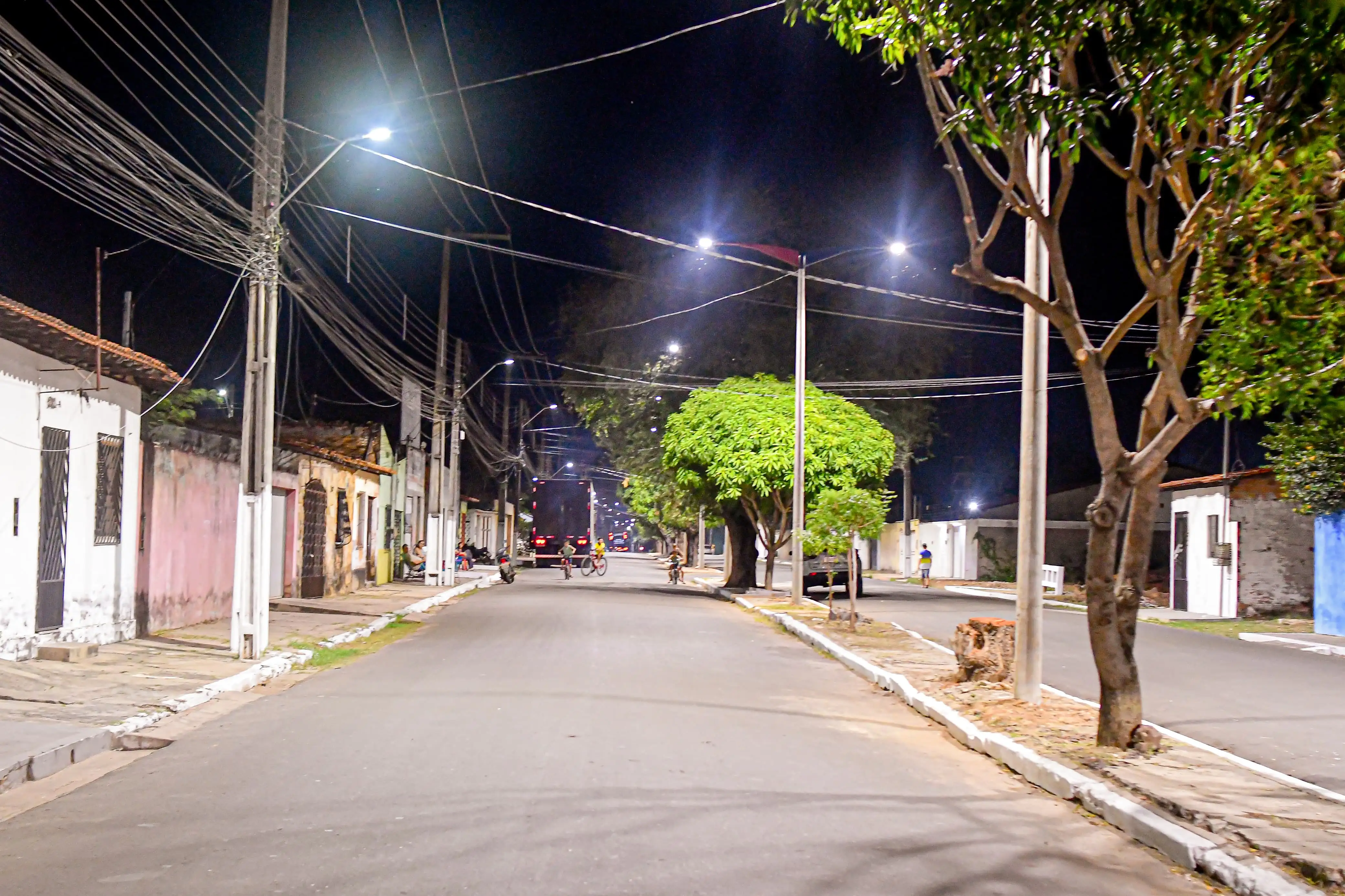Foto 2 – Investimento em iluminação pública transforma a Avenida Dr. José Anselmo em Codó