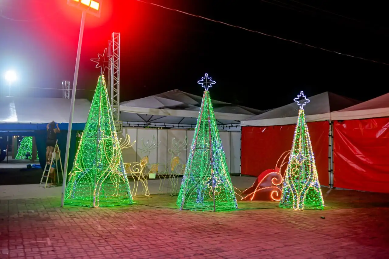 Galeria de imagens - Foto 19 da notícia: Codó dá início à magia do Natal com a abertura oficial do “Natal Encantado – Fé, Paz e Luz”