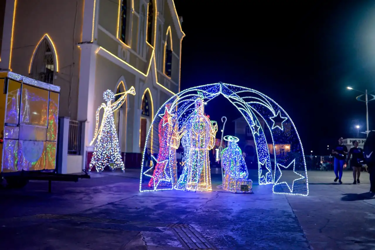 Galeria de imagens - Foto 17 da notícia: Codó dá início à magia do Natal com a abertura oficial do “Natal Encantado – Fé, Paz e Luz”