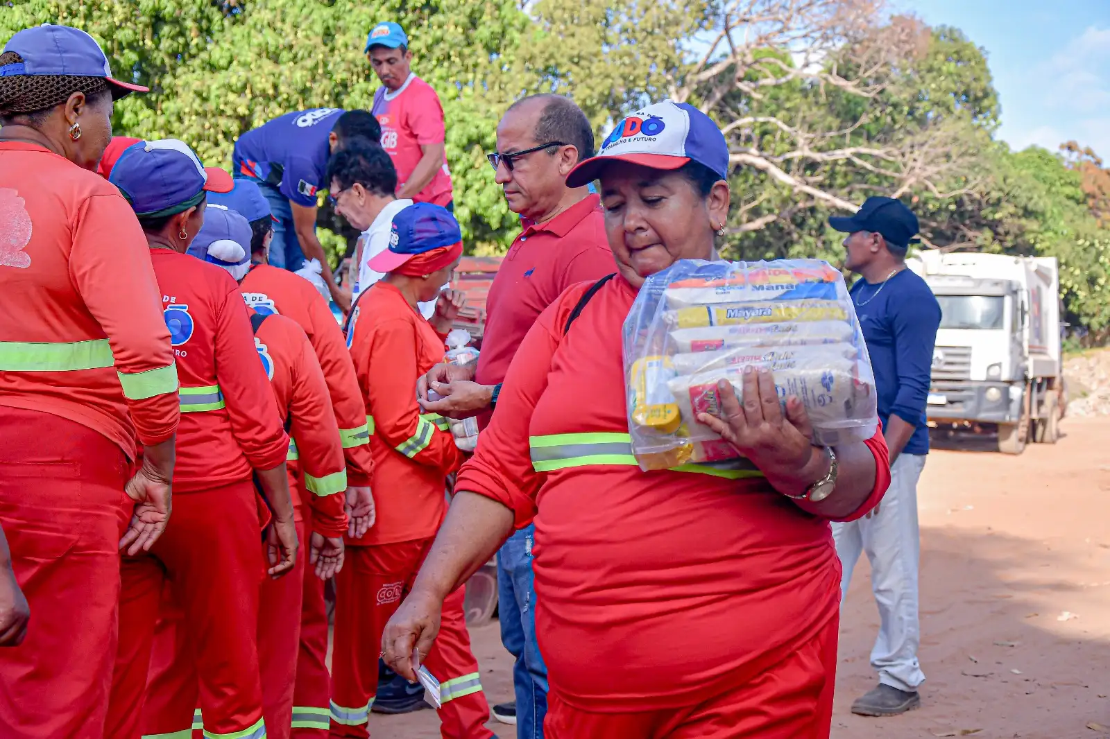 Foto 4 – Servidores da limpeza pública de Codó recebem apoio e reconhecimento da gestão municipal