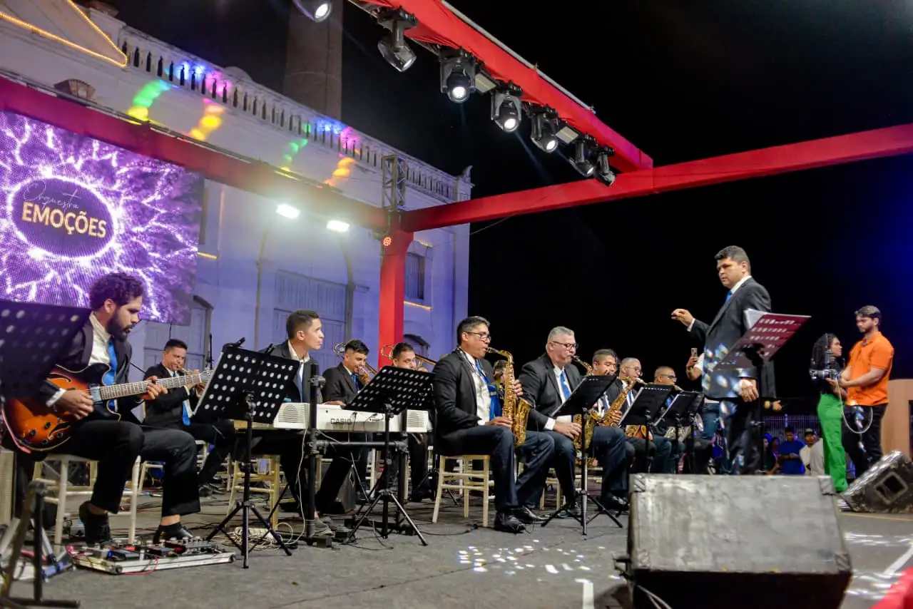 Galeria de imagens - Foto 4 da notícia: Codó dá início à magia do Natal com a abertura oficial do “Natal Encantado – Fé, Paz e Luz”