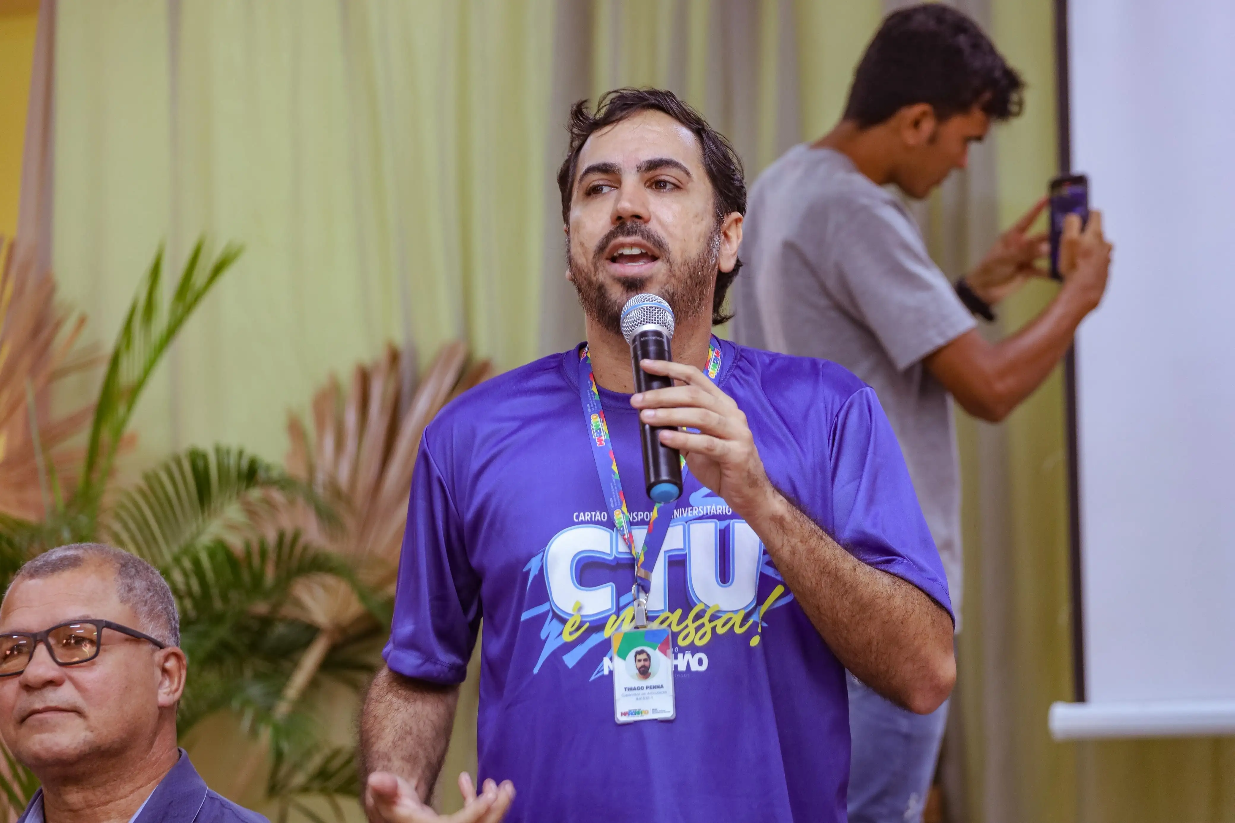 Galeria de imagens - Foto 4 da notícia: Estudantes codoenses recebem cartões do Programa Cartão Transporte Universitário