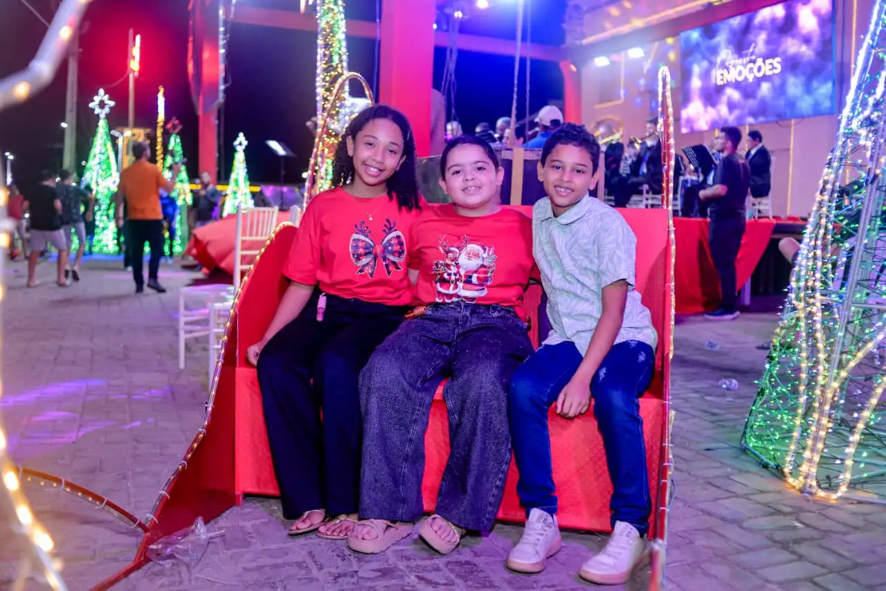 Galeria de imagens - Foto 9 da notícia: Codó dá início à magia do Natal com a abertura oficial do “Natal Encantado – Fé, Paz e Luz”