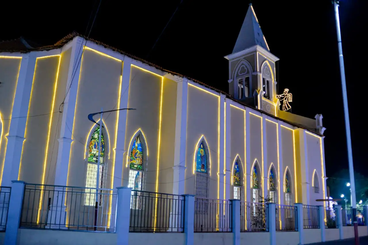 Galeria de imagens - Foto 1 da notícia: Codó dá início à magia do Natal com a abertura oficial do “Natal Encantado – Fé, Paz e Luz”