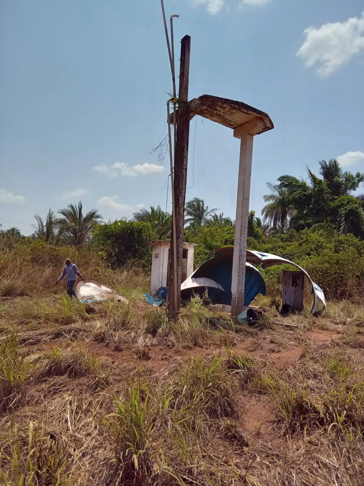 Galeria de imagens - Foto 3 da notícia: Após desabamento de caixa d’Água no povoado Santa Joana, SAAE age rápido e normaliza abastecimento na comunidade