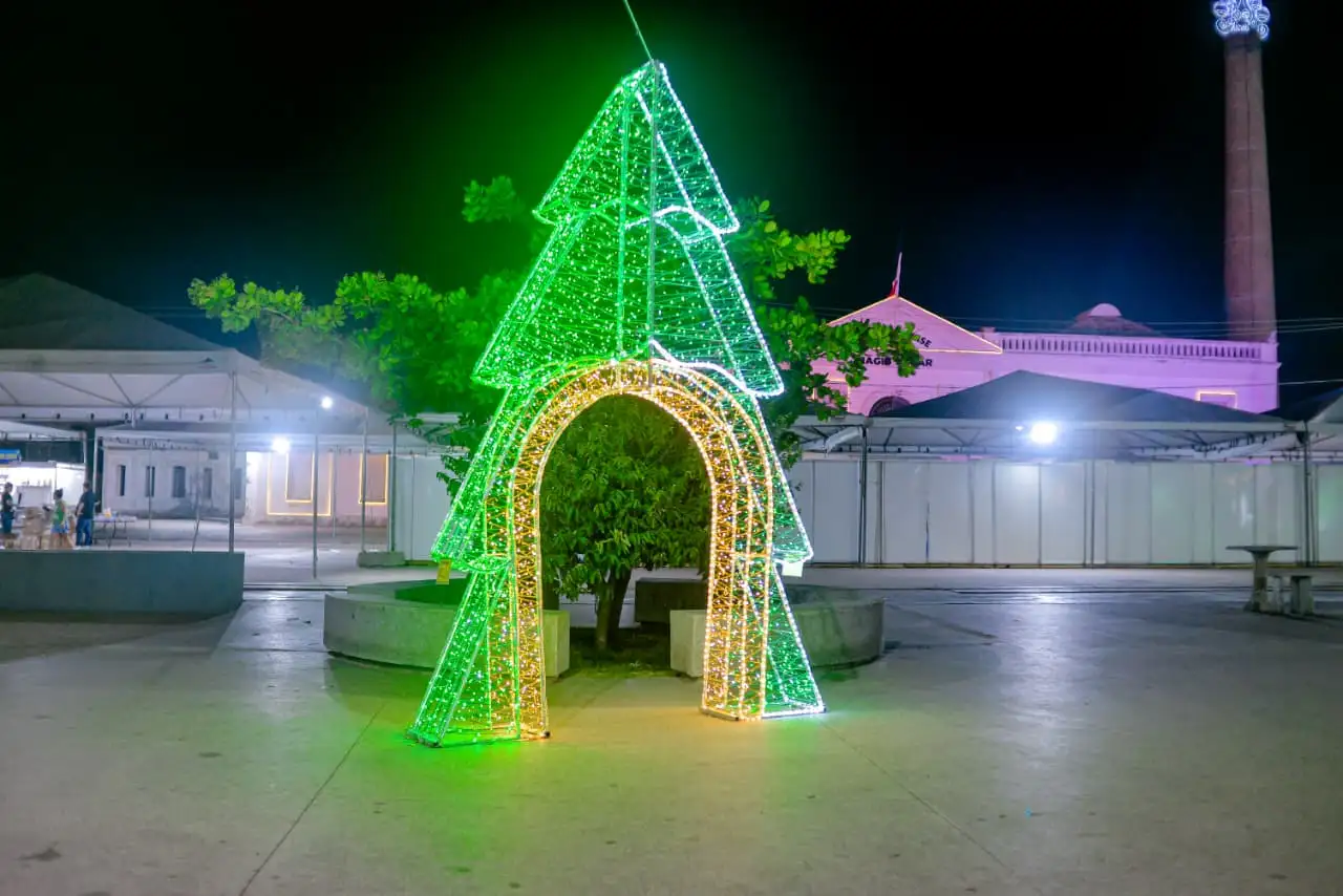 Galeria de imagens - Foto 18 da notícia: Codó dá início à magia do Natal com a abertura oficial do “Natal Encantado – Fé, Paz e Luz”