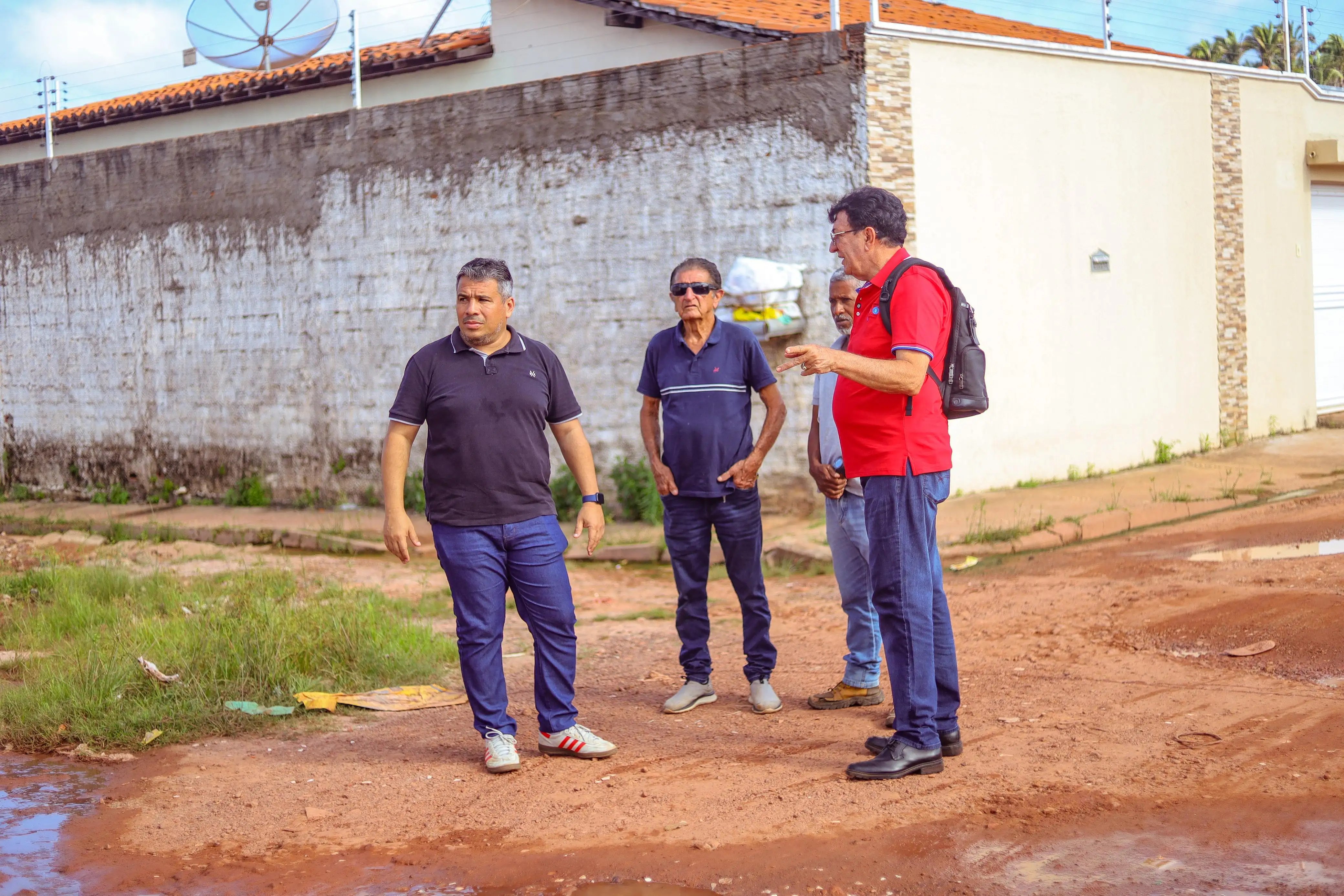 Galeria de imagens - Foto 2 da notícia: Prefeitura Municipal de Codó anuncia plano emergencial para recuperação das ruas do Residencial São Pedro