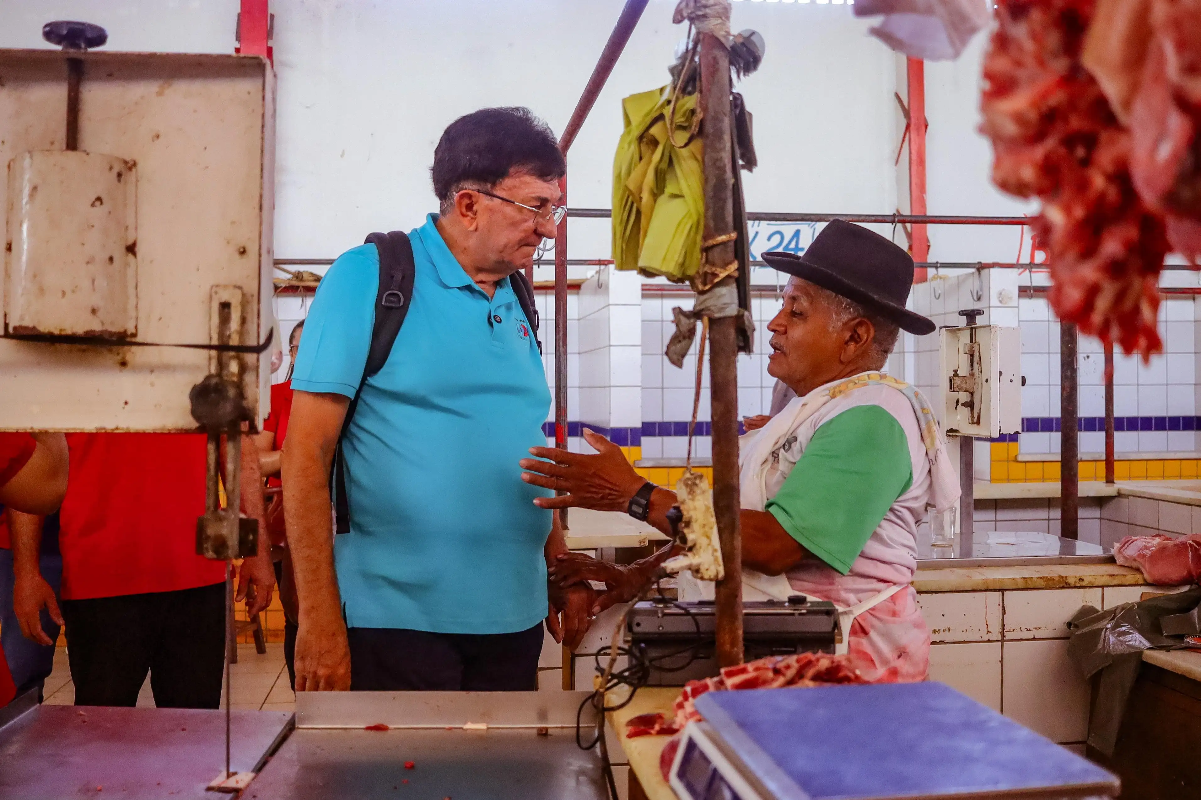 Galeria de imagens - Foto 5 da notícia: Prefeito Chiquinho FC visita Mercado Central de Codó para identificar problemas estruturais e providenciar melhorias