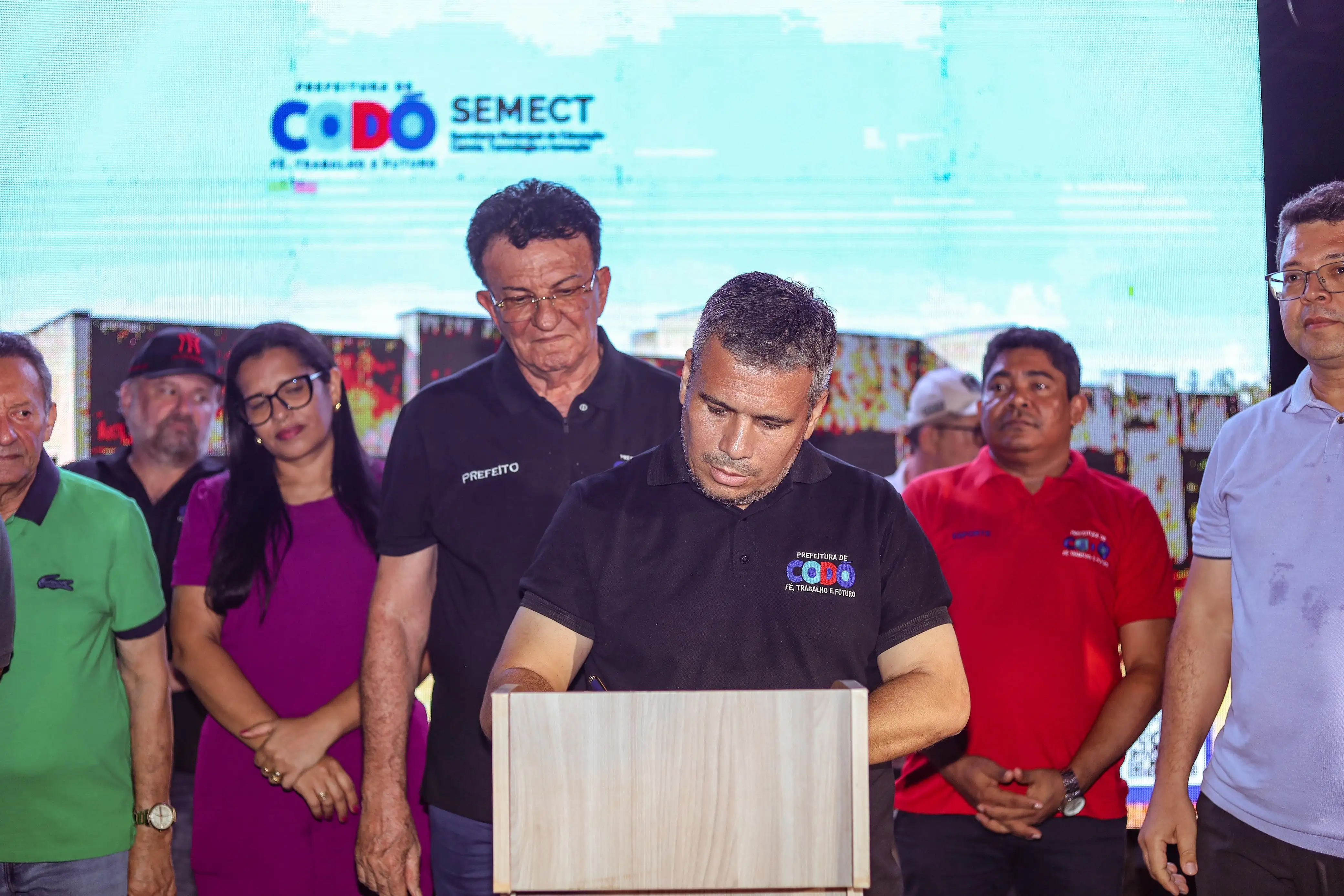 Galeria de imagens - Foto 5 da notícia: Prefeitura de Codó assina ordem de serviço para retomada da obra da creche Proinfância em tempo integral no Residencial Trizidela