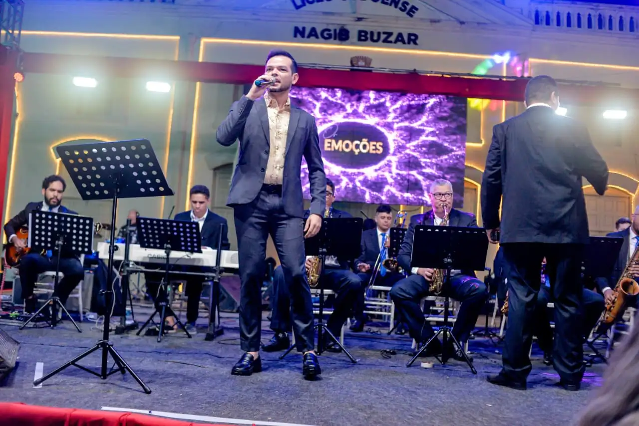 Galeria de imagens - Foto 3 da notícia: Codó dá início à magia do Natal com a abertura oficial do “Natal Encantado – Fé, Paz e Luz”