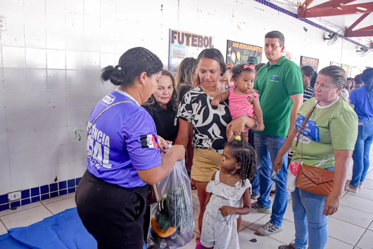 Foto 5 – Famílias de quatro bairros de Codó são beneficiadas com cestas verdes