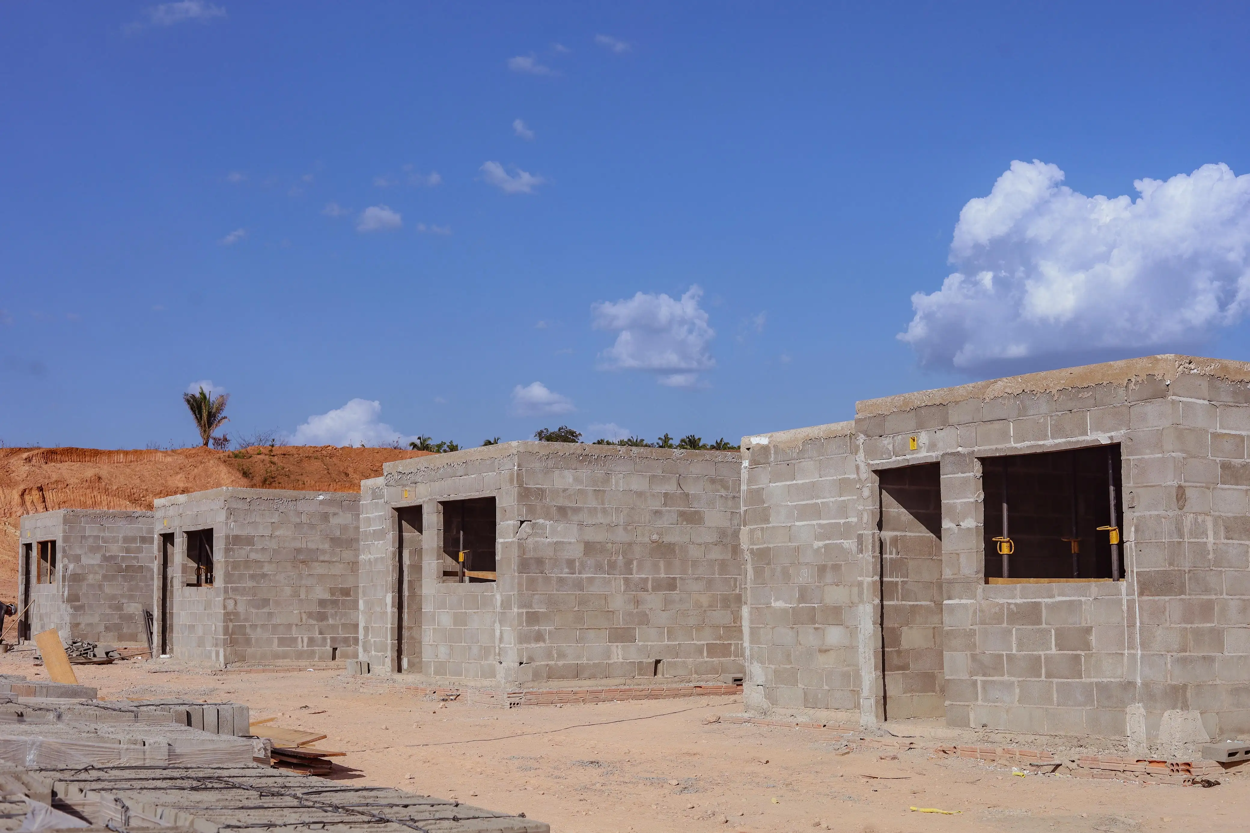 Prefeitura de Codó avança na construção de casas do Residencial Monte Belo