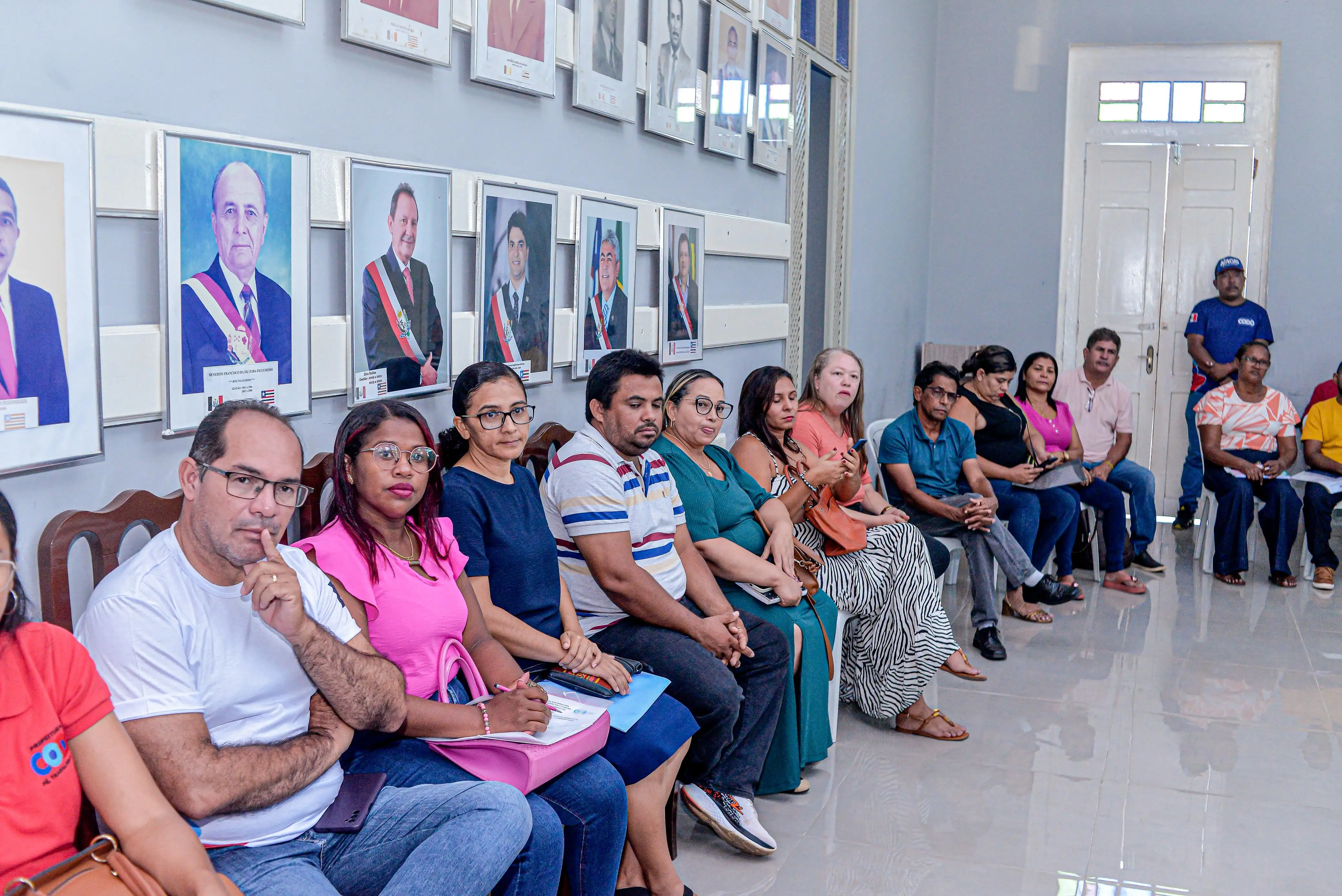 Galeria de imagens - Foto 3 da notícia: Prefeito Chiquinho FC se reúne com gestores municipais para discutir demandas da educação