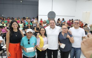 Prefeito Camilo Figueiredo investe em tecnologia para a saúde, entregando 95 smartphones a agentes comunitários de saúde