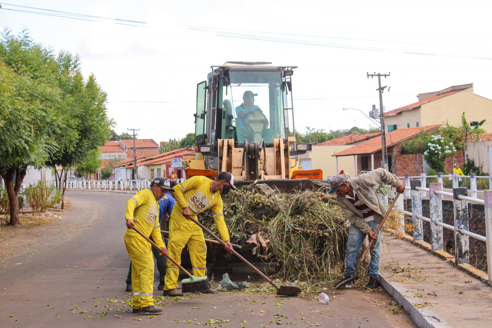  Prefeitura realiza Limpeza do Canal Água Fria visando diminuir alagamentos em Codó