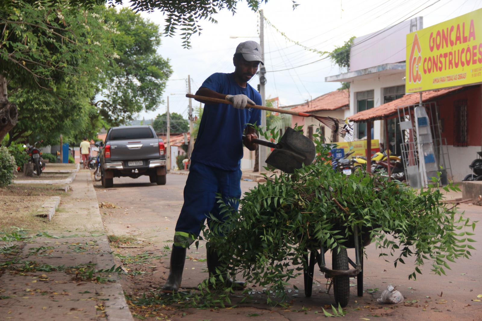 Prefeitura realiza Mutirão de Limpeza Urbana no Bairro São Pedro