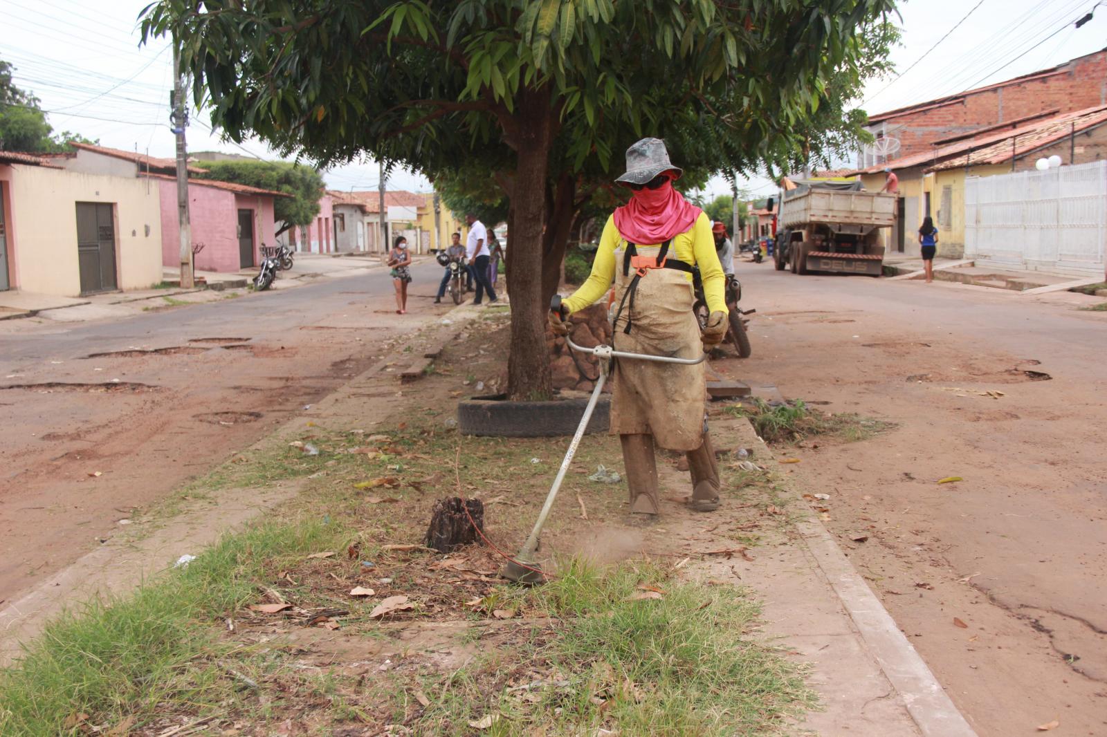 Prefeitura realiza Mutirão de Limpeza Urbana no Bairro São Pedro