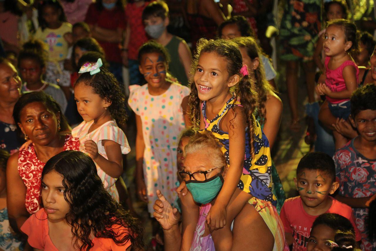 Famílias lotam Praça de São Sebastião para acompanhar Natal Encantado em Codó