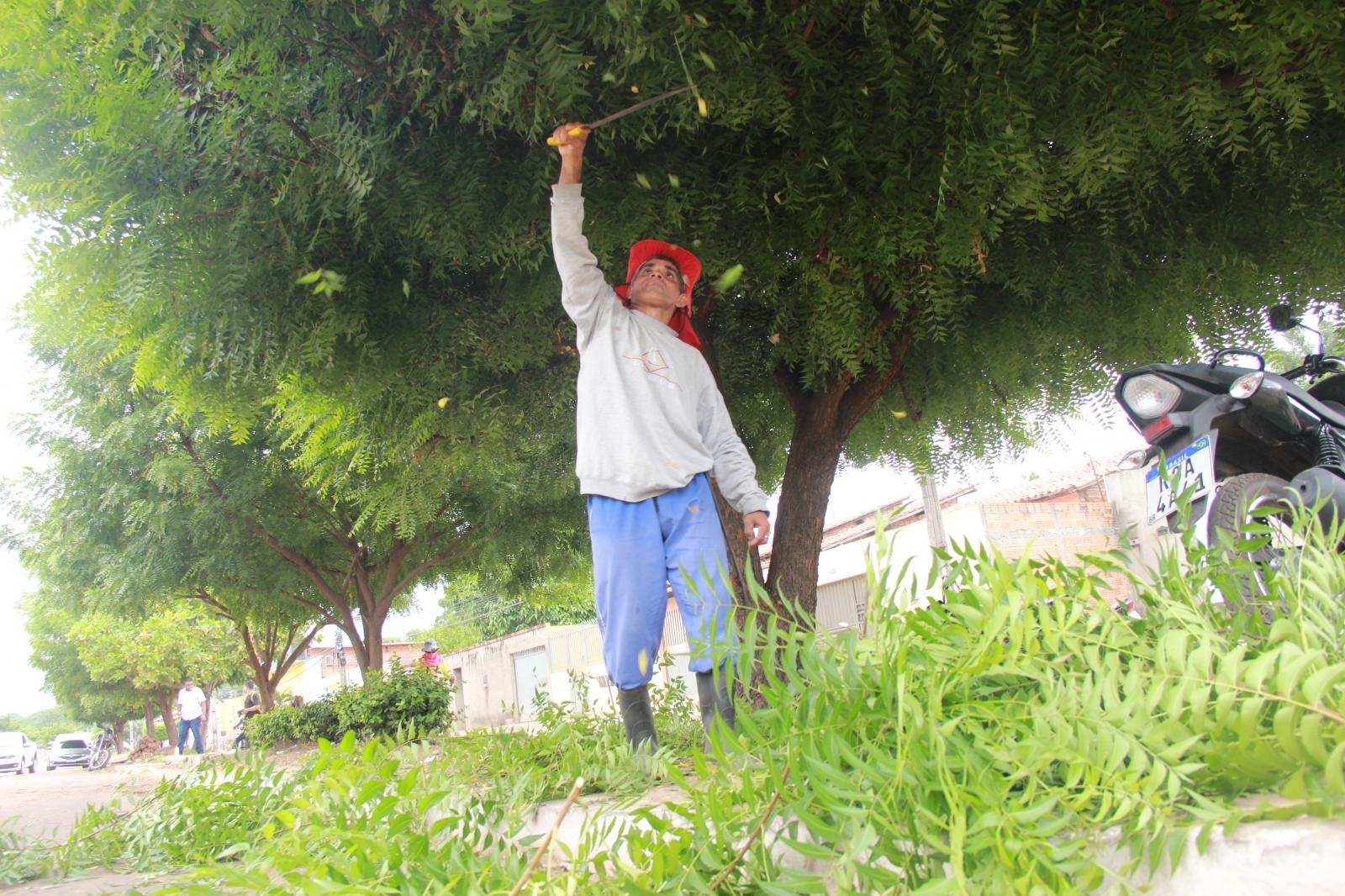 Prefeitura realiza Mutirão de Limpeza Urbana no Bairro São Pedro