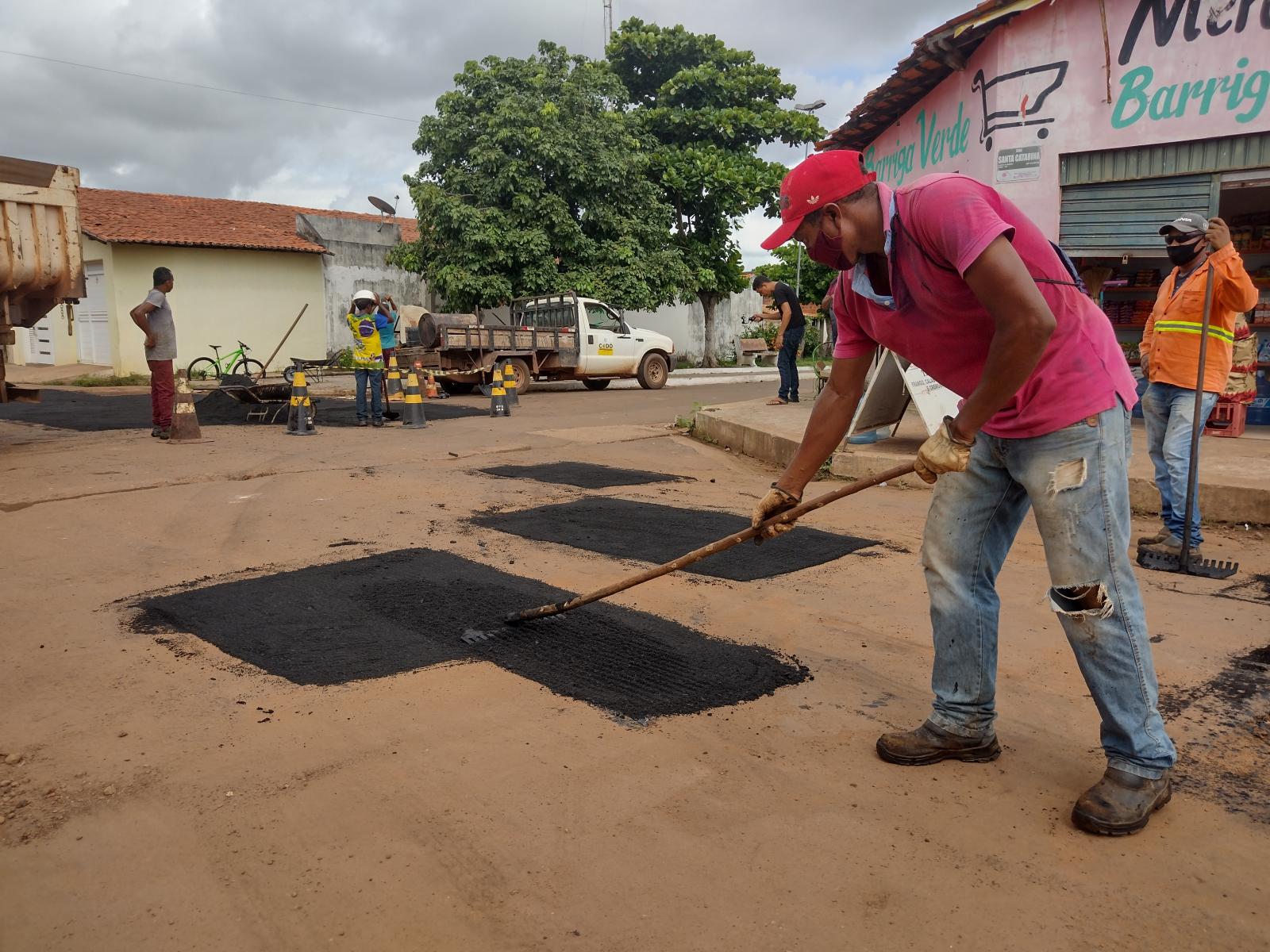 Codoenses comemoram melhorias executadas com diversas obras no município