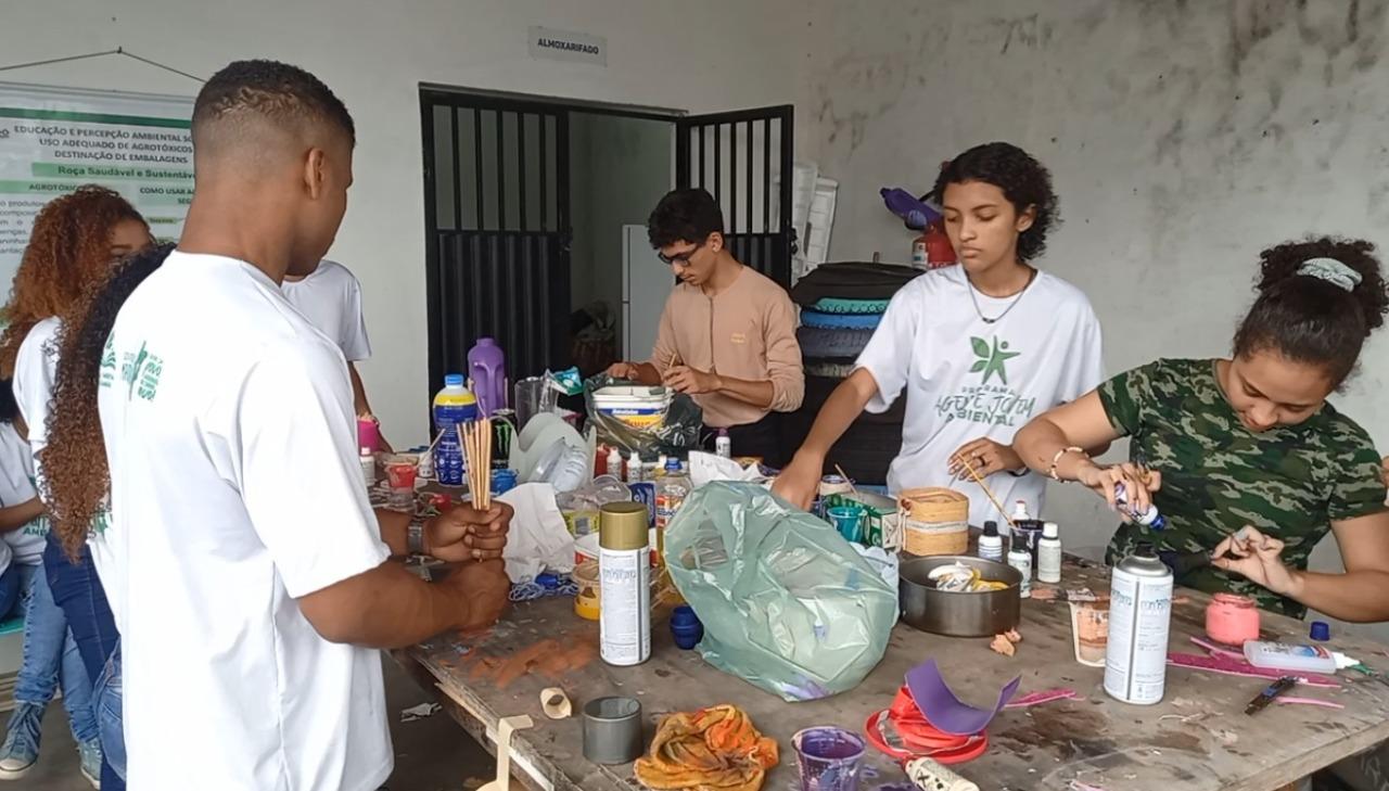 Secretaria de Meio Ambiente realiza oficina sustentável para reutilizar materiais recicláveis em Codó