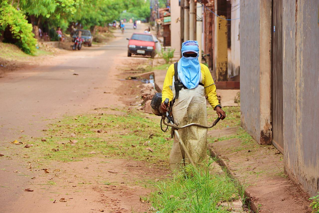 Prefeitura de Codó realiza limpeza em canais  para reduzir transtornos das chuvas no bairro Santo Antônio