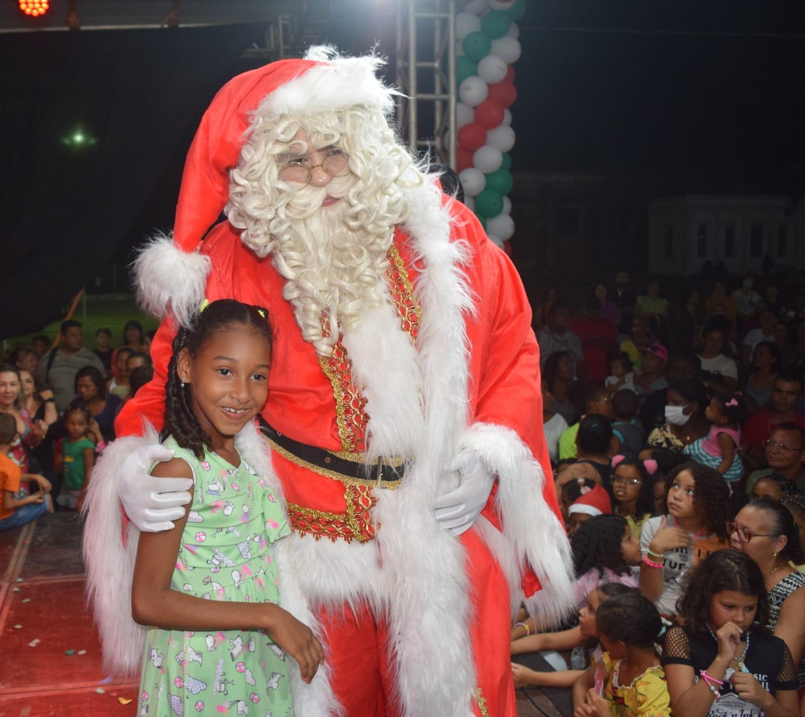 Famílias codoenses lotam Praça de São Sebastião para acompanhar 2° Natal Encantado da gestão de Zé Francisco