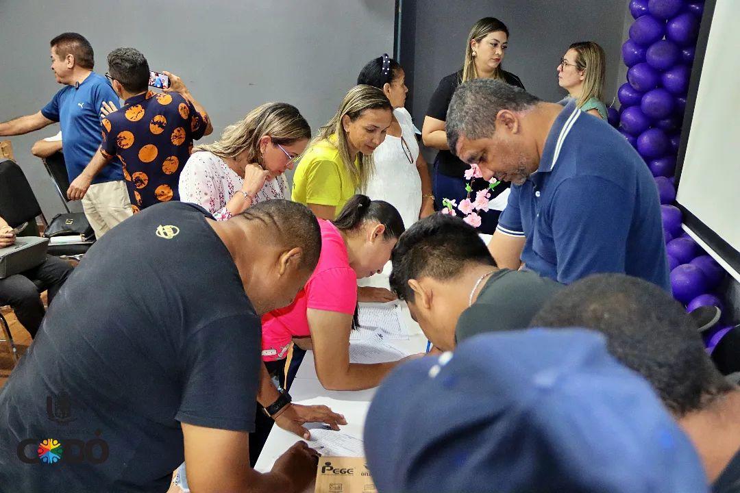 Prefeitura de Codó investe em tecnologia na educação com entrega de tablets para escolas da rede municipal.