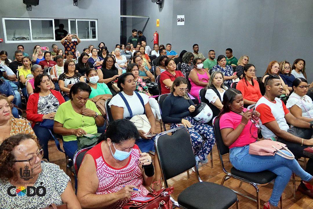 Prefeitura de Codó investe em tecnologia na educação com entrega de tablets para escolas da rede municipal.