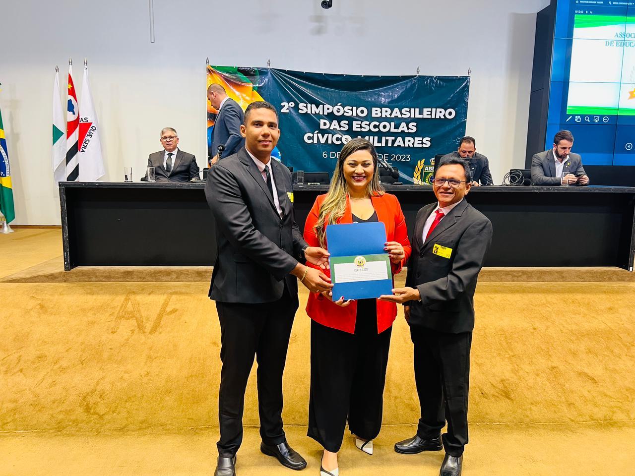 Equipe da Escola Cívico-Militar Codoense recebe Certificação em Brasília reafirmando o compromisso com a excelência educacional