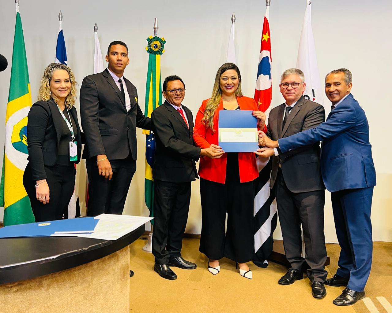 Equipe da Escola Cívico-Militar Codoense recebe Certificação em Brasília reafirmando o compromisso com a excelência educacional