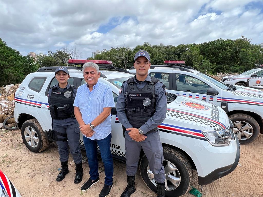 Prefeito Zé Francisco recebe em São Luis nova viatura da Patrulha Maria da Penha para o município de Codó