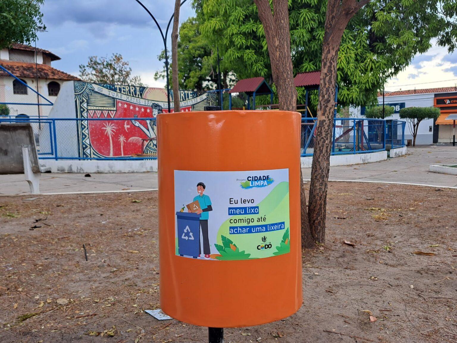 Prefeitura de Codó instala lixeiras públicas em diversos pontos da cidade para promover sustentabilidade